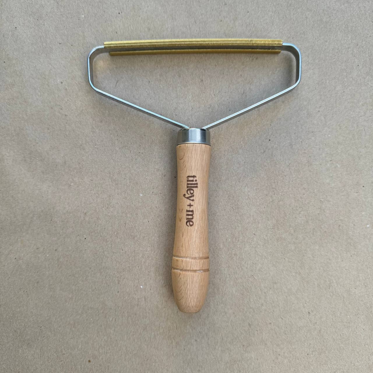 Effective Pet Hair Lint Remover made from Beech Wood- Eco-Friendly & Reusable